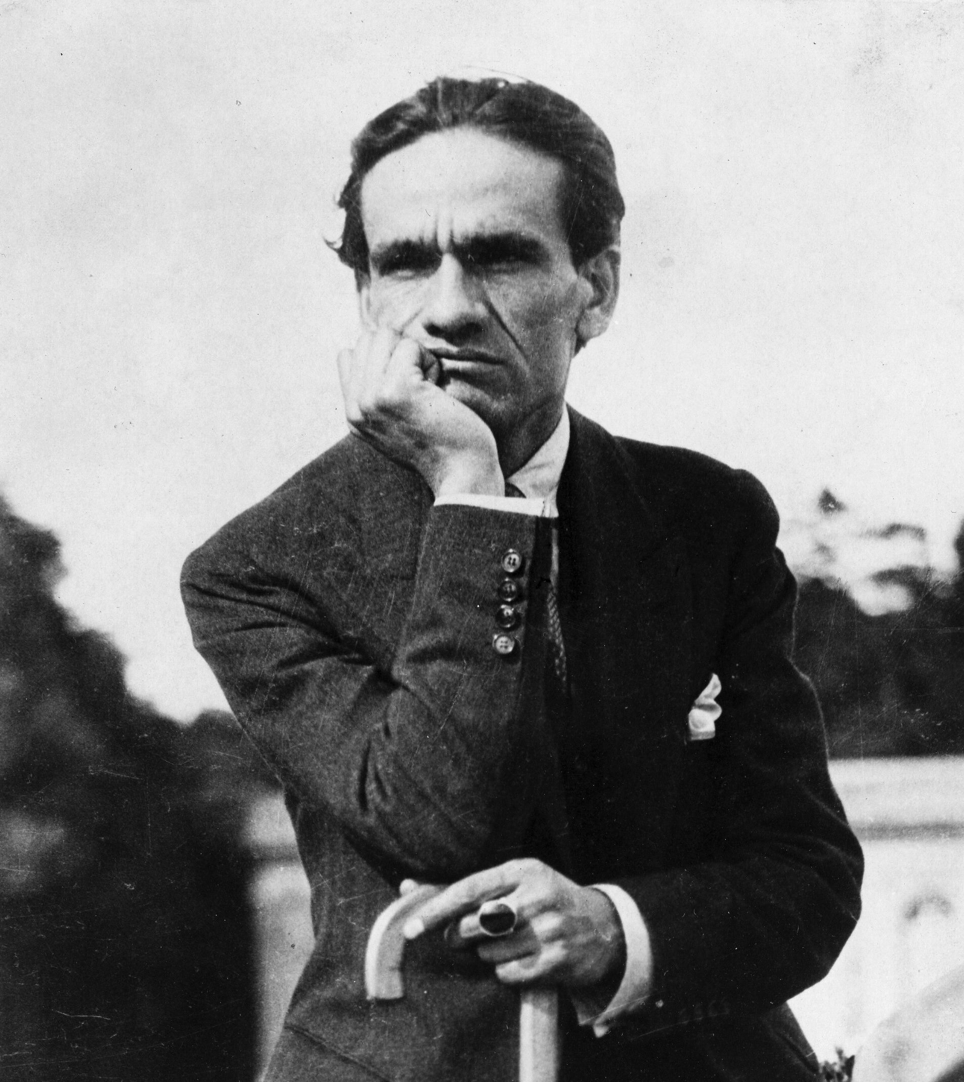 Un 15 de abril de 1938, fallece en París el poeta César Vallejo.