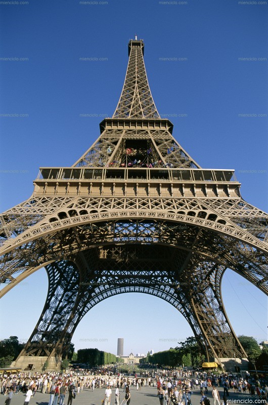 Tal día como hoy de 1889 se inaugura oficialmente la Torre Eiffel