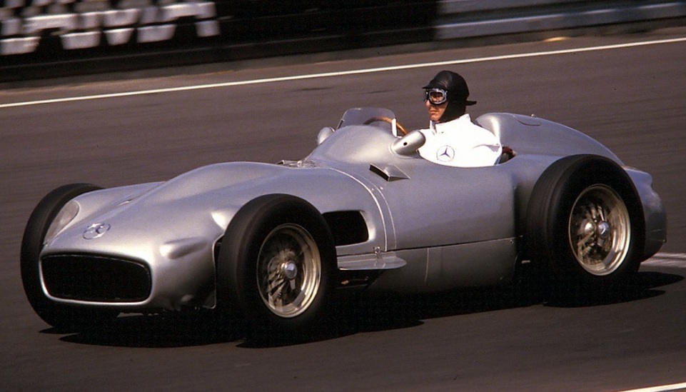 Tal día como hoy de 1911 nació Juan Manuel Fangio, «El rey de las carreras»