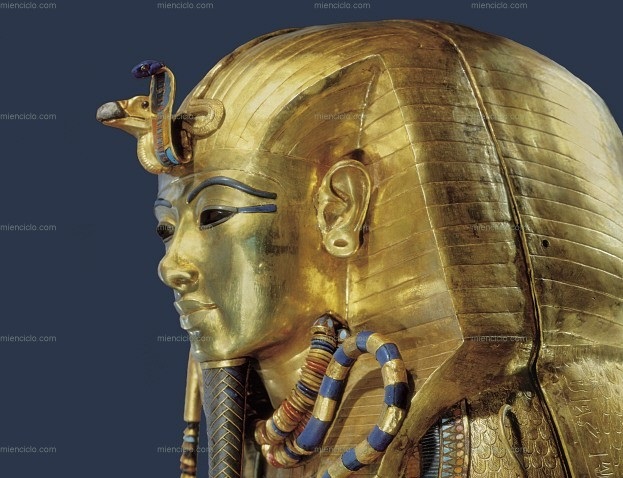 Un 4 de noviembre de 1922, El británico Howard Carter descubre la tumba de Tutankamon