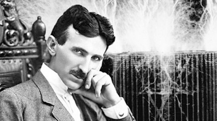 El 7 de enero de 1943 falleció Nikola Tesla, ingeniero mecánico, eléctrico y físico.
