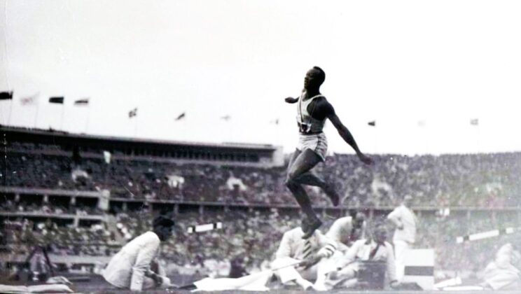 Jesse Owens: el atleta que desafió al nazismo y rompió barreras raciales